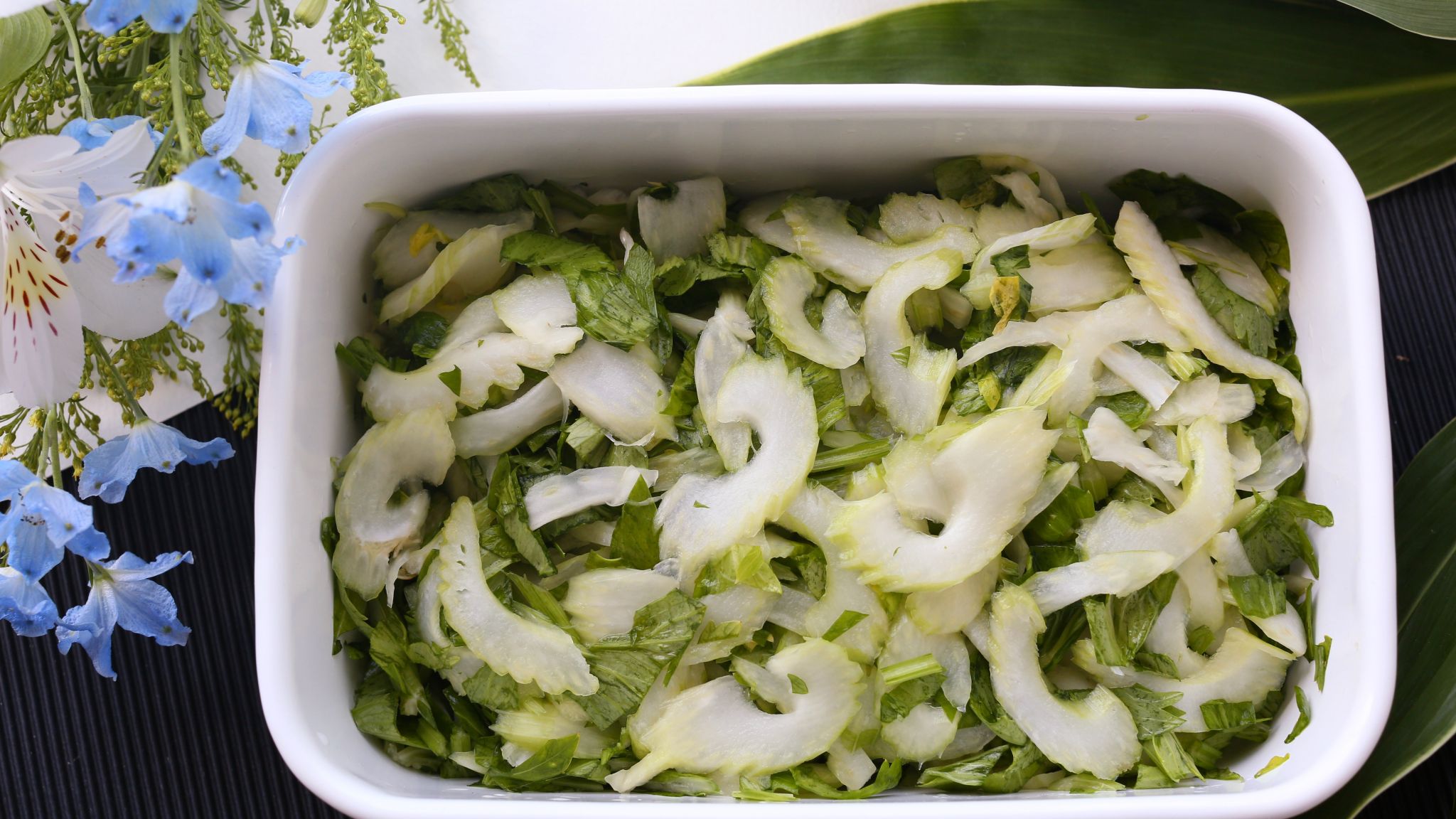 セロリの常備菜の簡単レシピ 葉もムダなく使います やまでら くみこ のレシピ