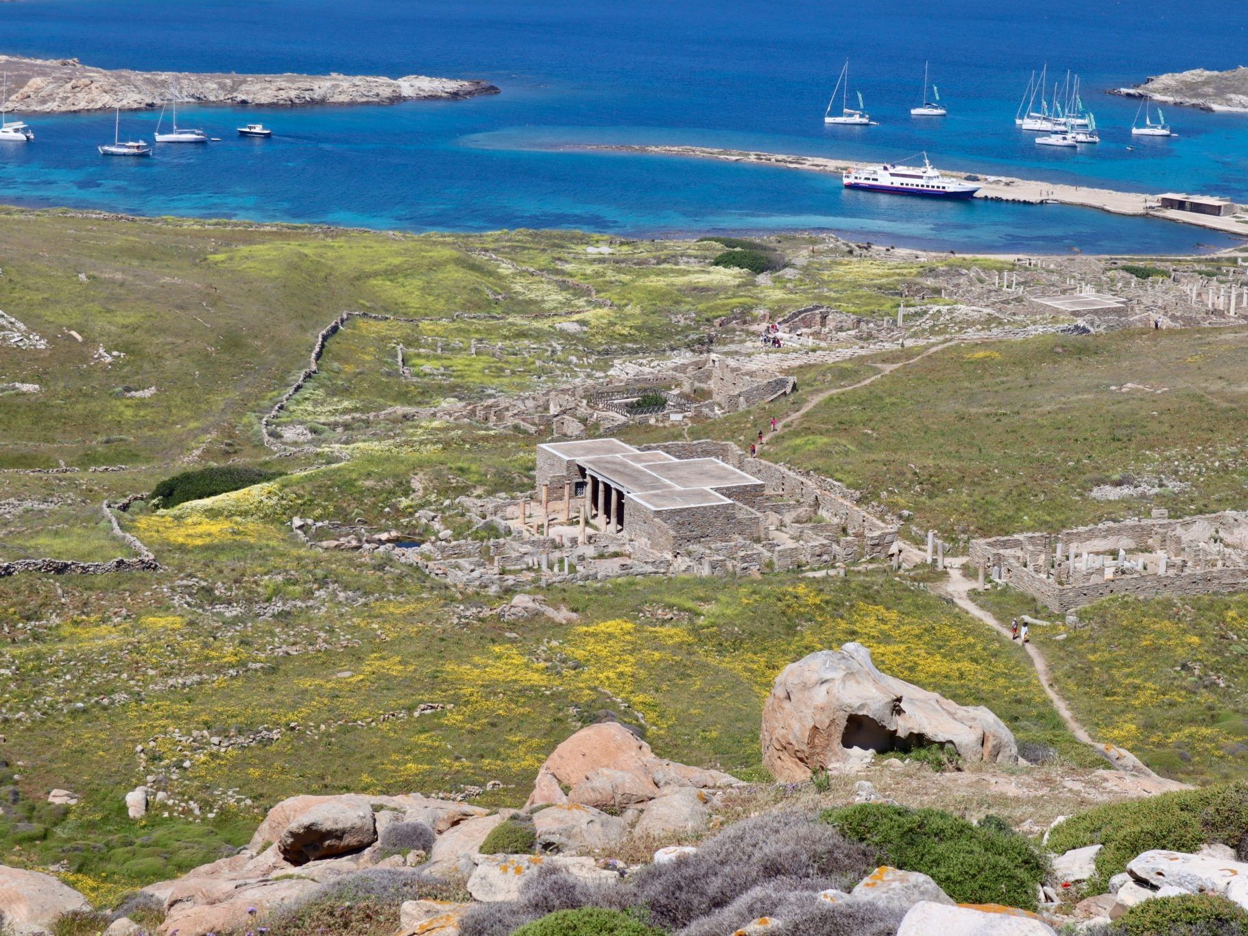 ギリシャ デロス島の見所を写真で紹介 行き方や歴史的背景も解説 やまでら くみこ のレシピ