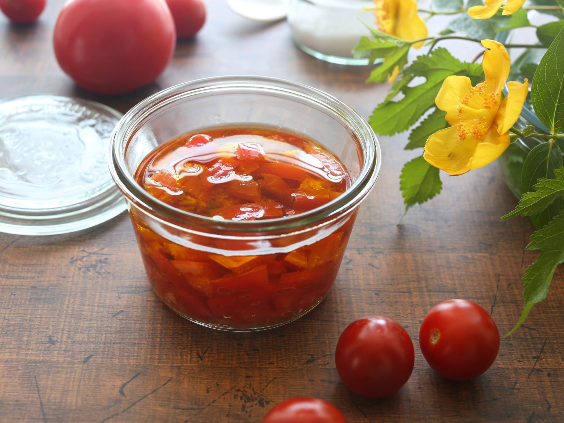 トマトをオリーブオイル 塩に漬けると超美味しい 簡単作り置きレシピ やまでら くみこ のレシピ
