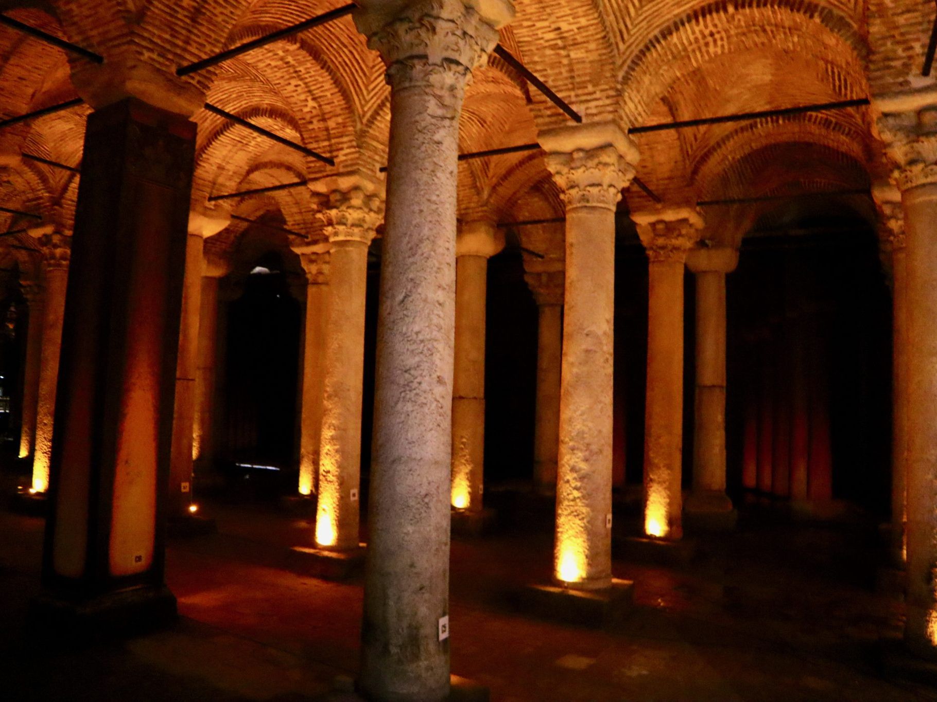 イスタンブールの地下宮殿 バシリカ シスタン ミステリアスな巨大貯水池 やまでら くみこ のレシピ