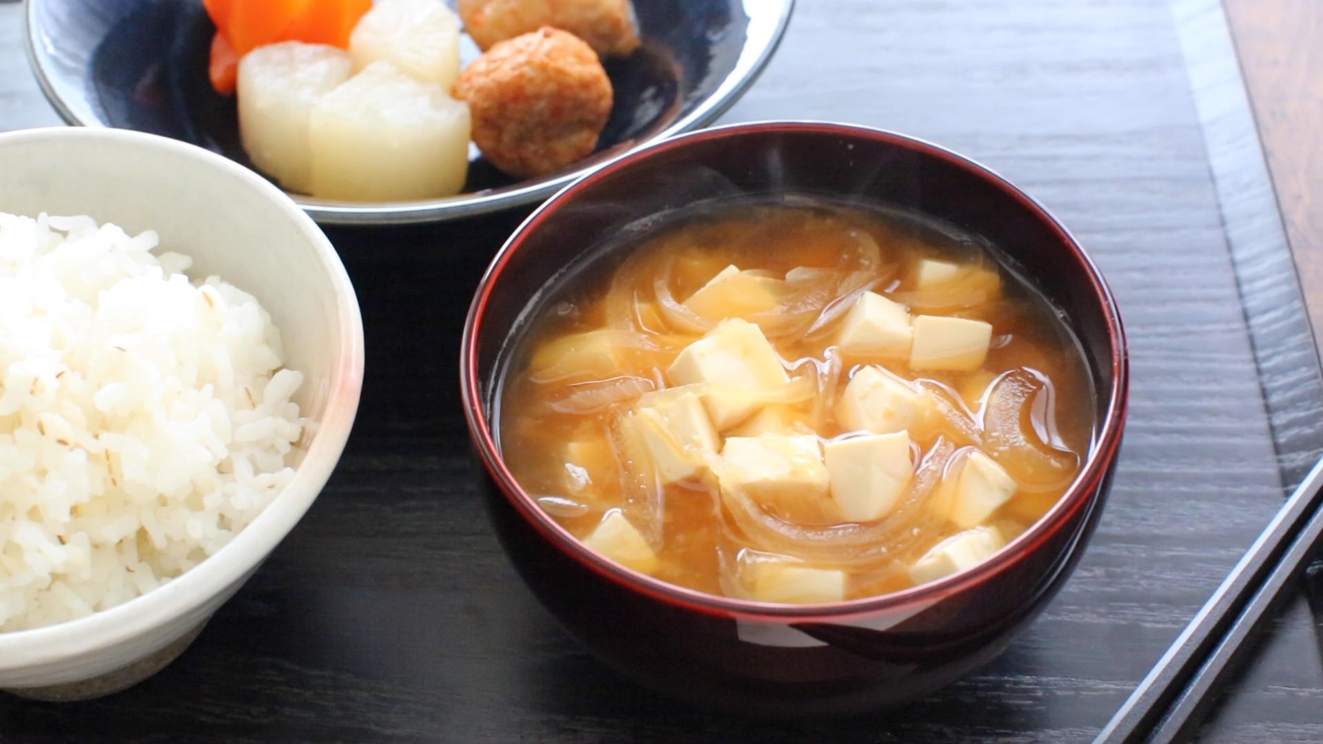 豆腐の味噌汁の作り方 玉ねぎのシャキシャキ食感が旨いシンプルレシピ やまでら くみこ のレシピ