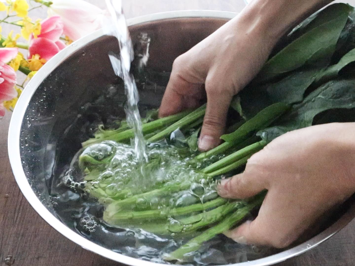 ほうれん草の洗い方 砂を落として簡単にきれいに洗うコツ やまでら くみこ のレシピ