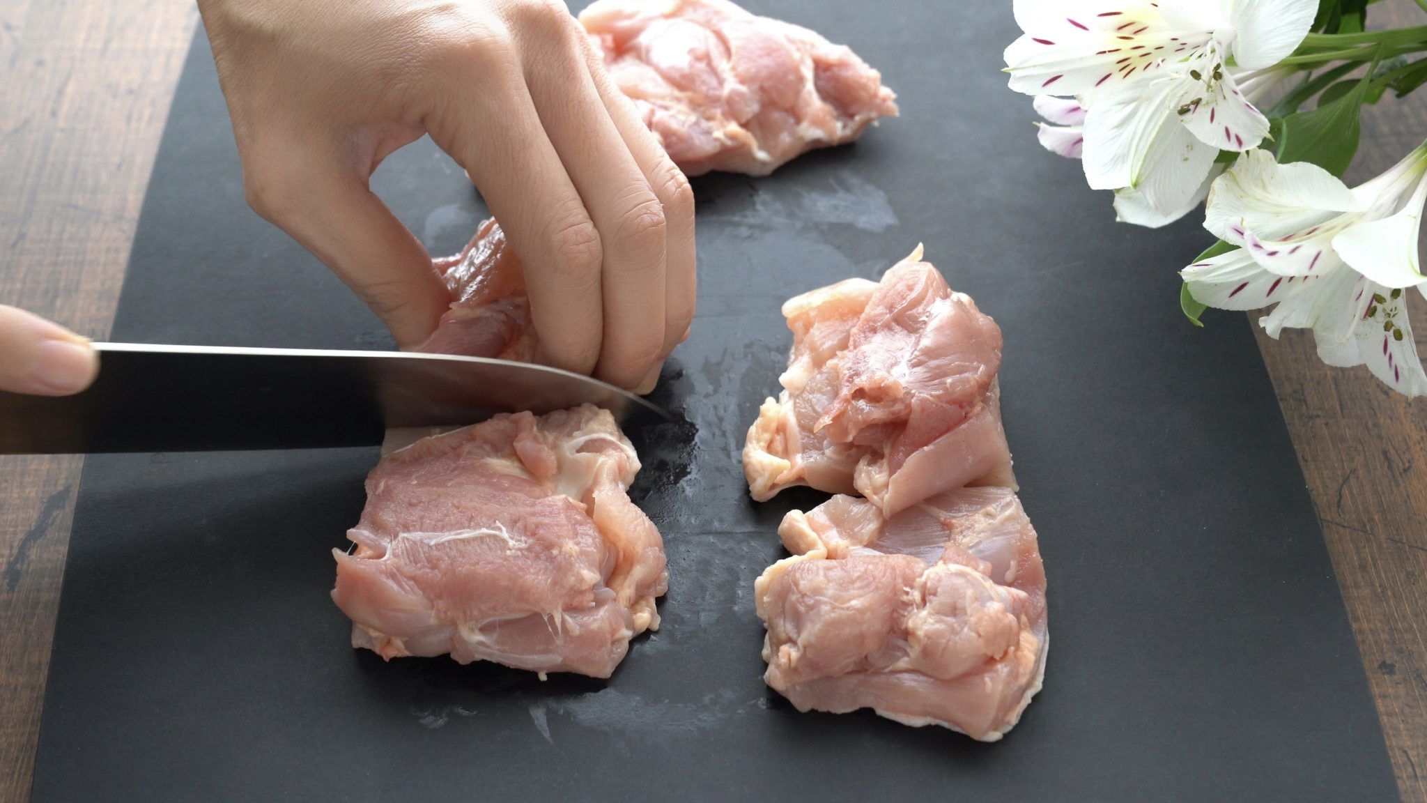 鶏もも肉 鶏肉 の下処理 下ごしらえ 切り方 筋取り 開き方を解説 やまでら くみこ のレシピ