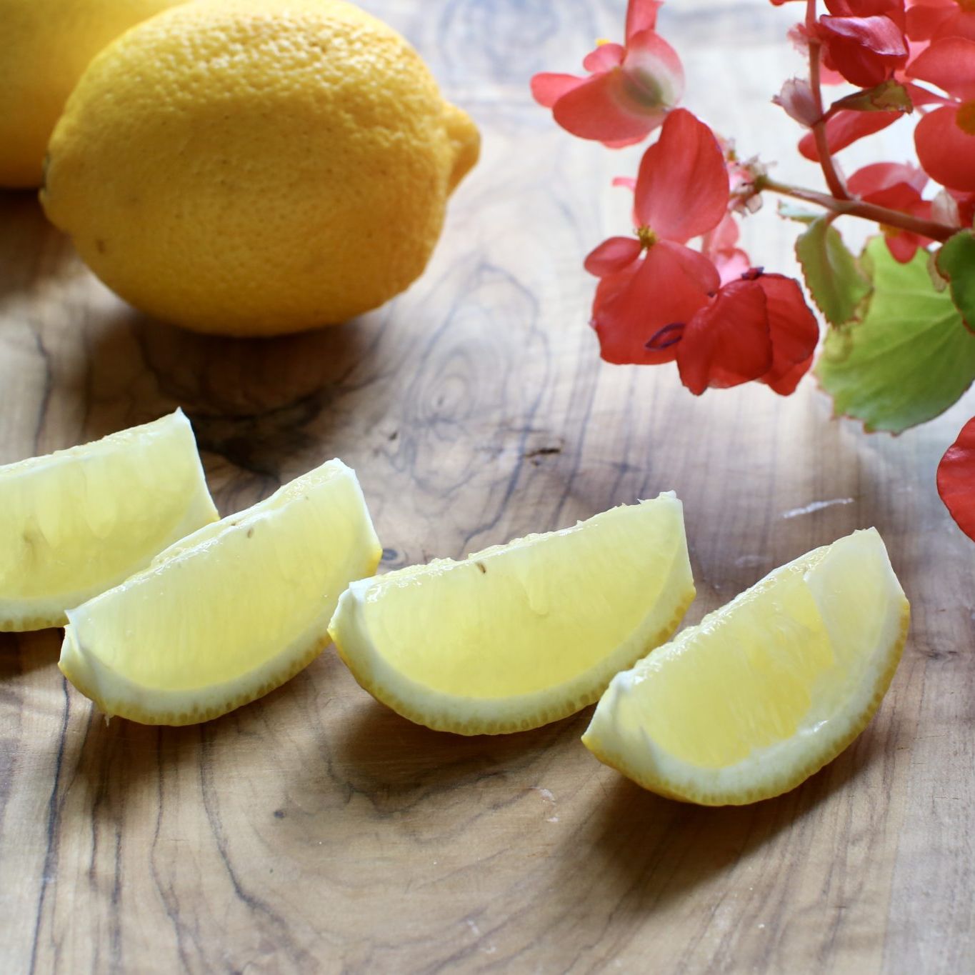 レモンのくし切り 料理の付け合わせに 絞りやすくて見た目が良い切り方 やまでら くみこ のレシピ