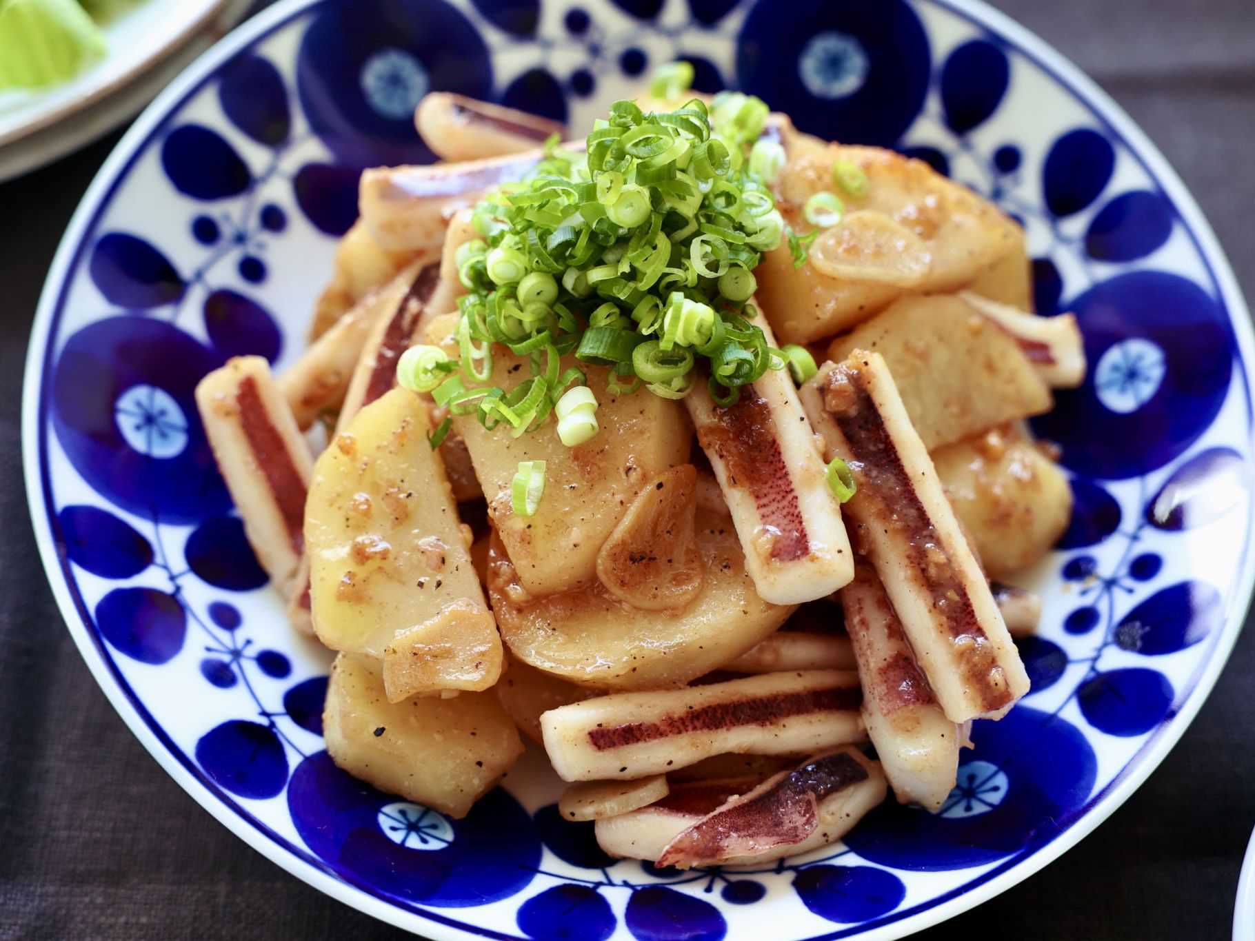 にんにく味噌バターでコク旨 いかとじゃがいも炒め 簡単おかずレシピ やまでら くみこ のレシピ